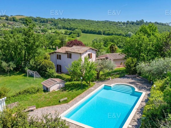 casa indipendente in vendita ad Amelia