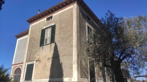 casa indipendente in vendita ad Amelia