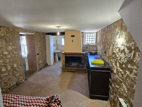 casa indipendente in vendita ad Amelia