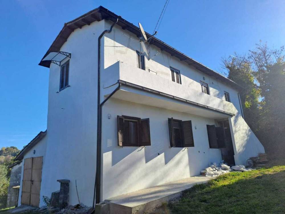 casa indipendente in vendita ad Amelia