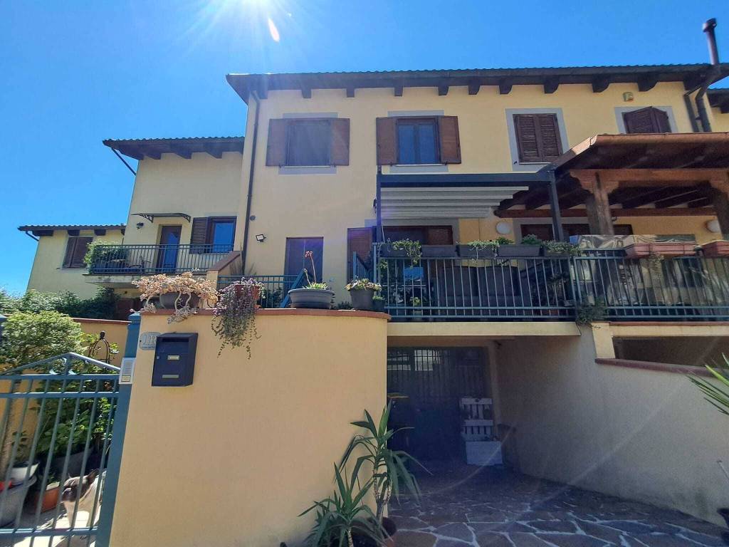 casa indipendente in vendita ad Amelia