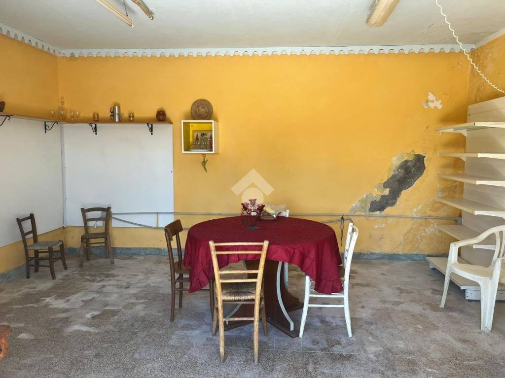 negozio in vendita ad Amelia