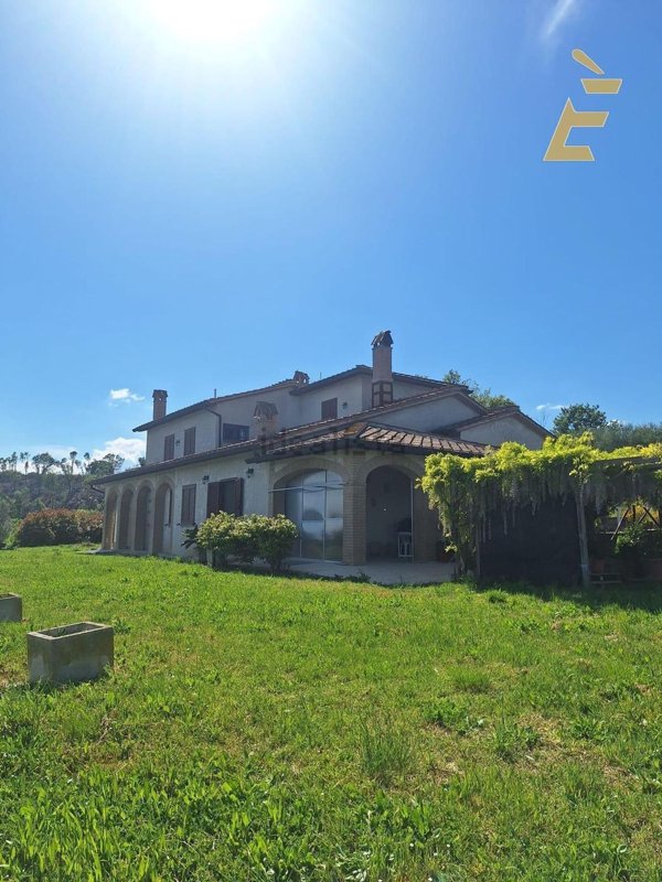 casa indipendente in vendita ad Amelia