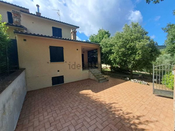 casa semindipendente in vendita ad Amelia