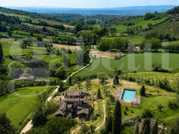 casale in vendita ad Amelia