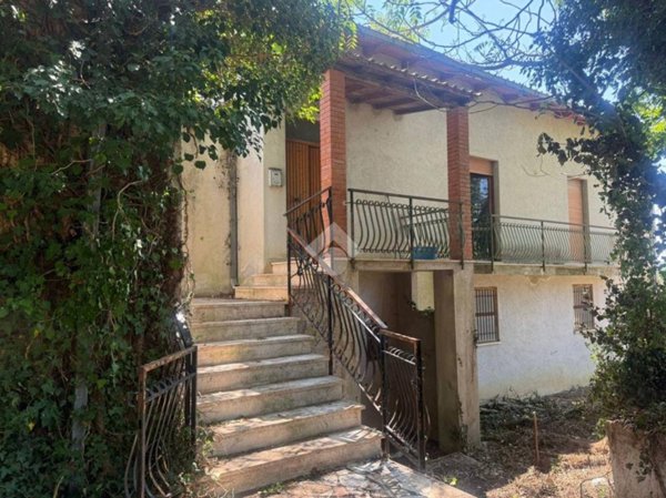casa indipendente in vendita ad Amelia