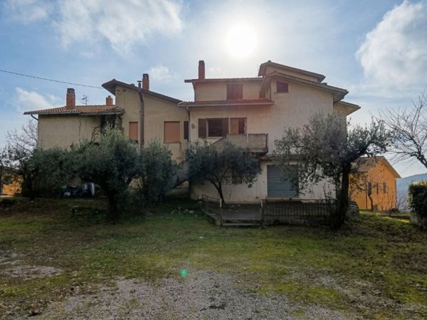 casa indipendente in vendita ad Amelia