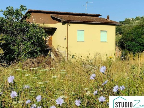 casa indipendente in vendita ad Amelia