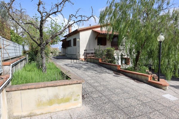 casa indipendente in vendita ad Amelia