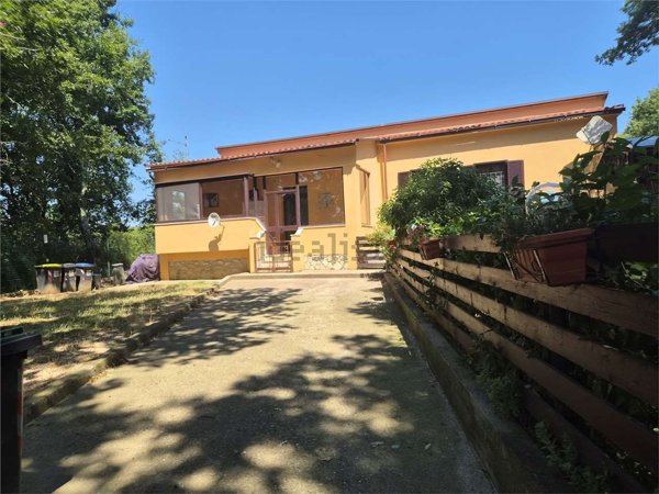 casa indipendente in vendita ad Amelia