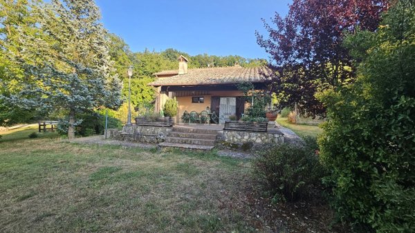 casa indipendente in vendita ad Amelia