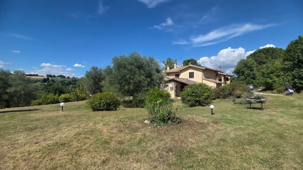 casale in vendita ad Amelia