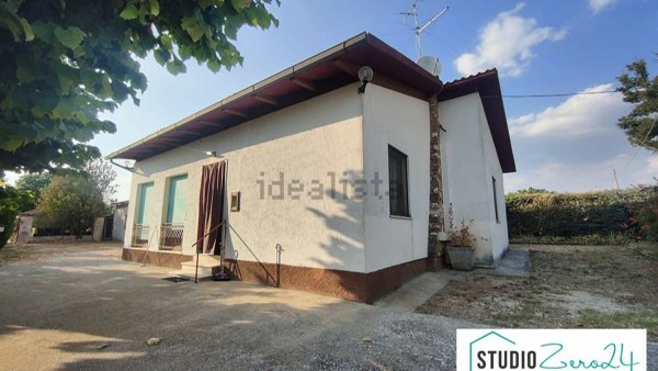 casa indipendente in vendita ad Amelia