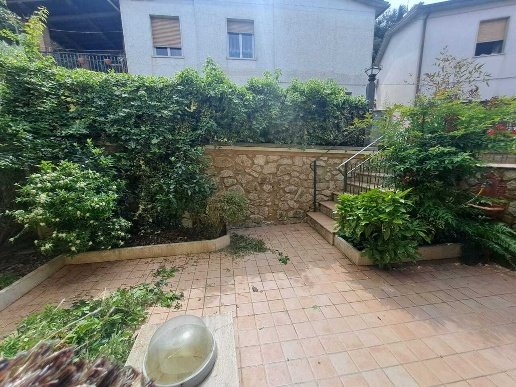 casa indipendente in vendita ad Amelia