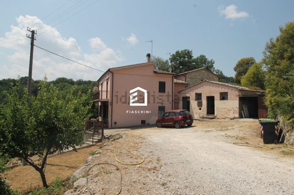 pentavano in vendita ad Amelia