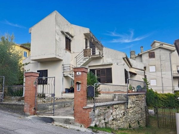 casa indipendente in vendita ad Amelia