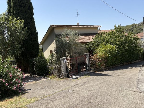 casa indipendente in vendita ad Amelia