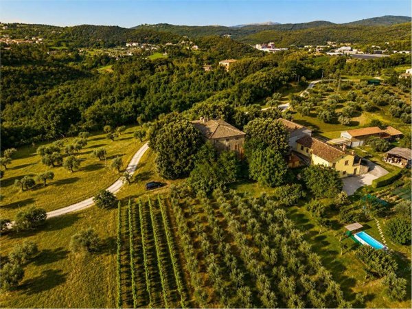 casa indipendente in vendita ad Amelia