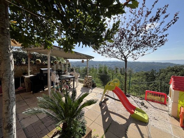 casa indipendente in vendita ad Amelia
