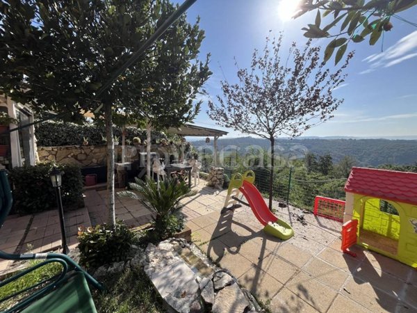 casa indipendente in vendita ad Amelia