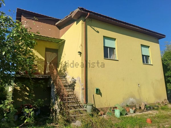 casa indipendente in vendita ad Amelia