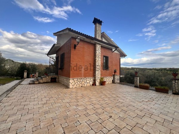 casa indipendente in vendita ad Amelia