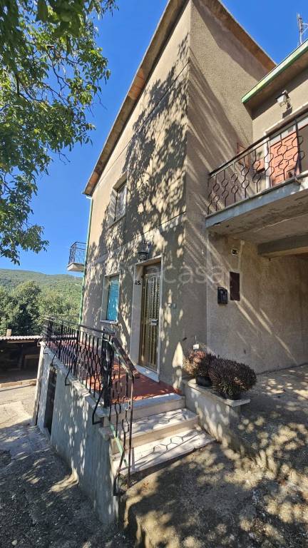 casa indipendente in vendita ad Amelia
