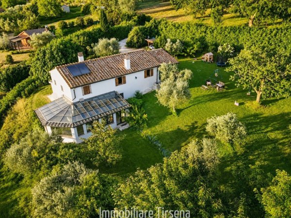 casa indipendente in vendita ad Amelia