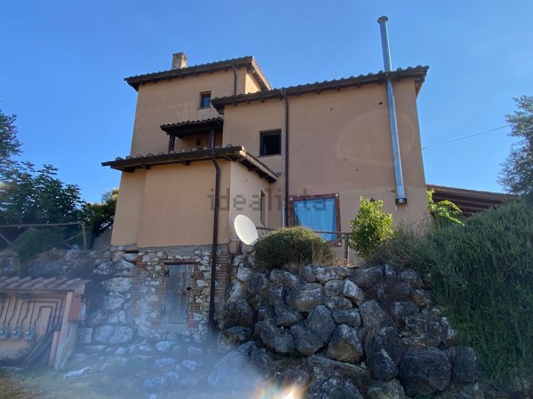 casa indipendente in vendita ad Amelia