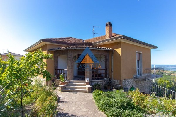 casa indipendente in vendita ad Amelia