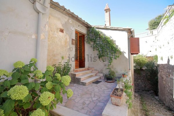 appartamento in vendita ad Amelia