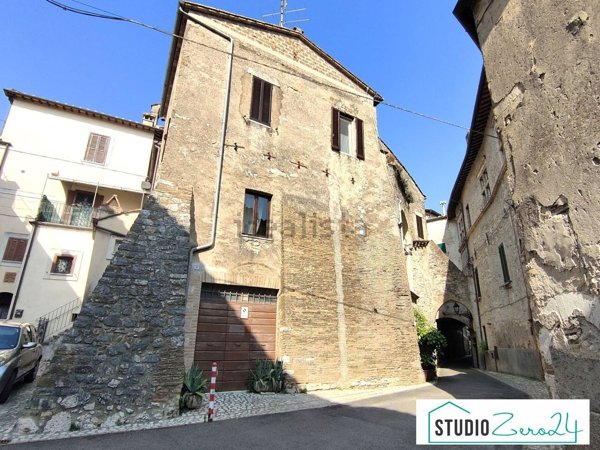 locale di sgombero in vendita ad Amelia