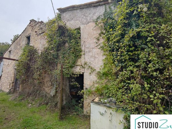 casa indipendente in vendita ad Amelia