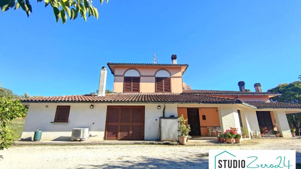 casa indipendente in vendita ad Amelia