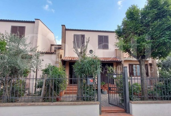 casa indipendente in vendita ad Amelia