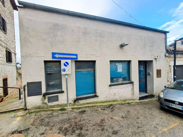 locale commerciale in vendita ad Amelia