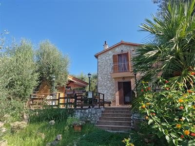 casa indipendente in vendita ad Amelia