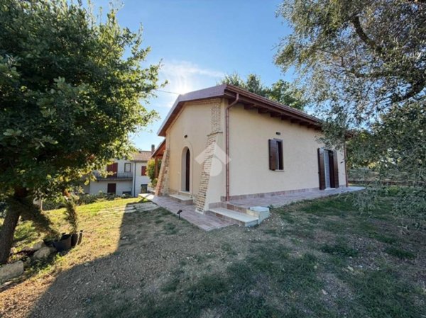 casa indipendente in vendita ad Amelia