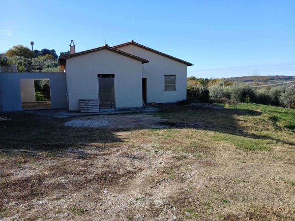 casa indipendente in vendita ad Amelia