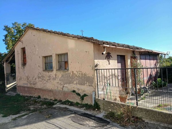 casa indipendente in vendita ad Amelia