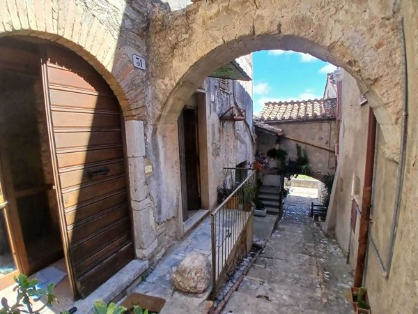 casa indipendente in vendita ad Amelia