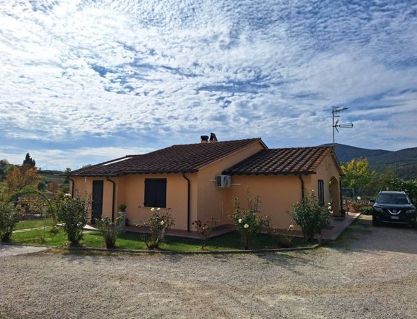 casa indipendente in vendita ad Amelia