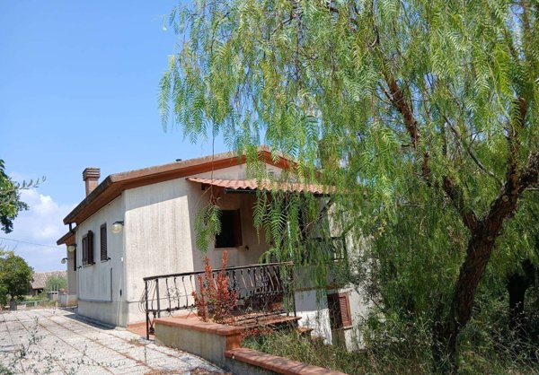 casa indipendente in vendita ad Amelia