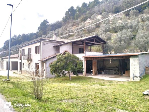 casa indipendente in vendita ad Arrone in zona Vallecupa