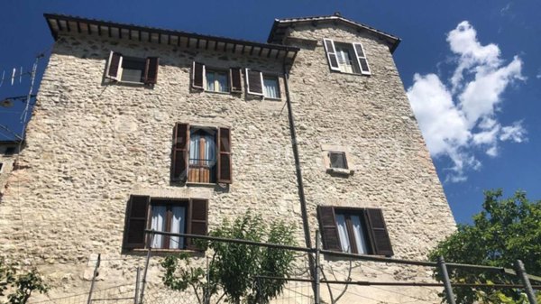 casa indipendente in vendita ad Arrone in zona Casteldilago