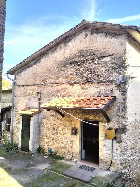 casa indipendente in vendita ad Arrone