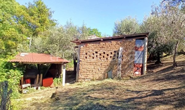 locale di sgombero in vendita ad Arrone in zona Palombare