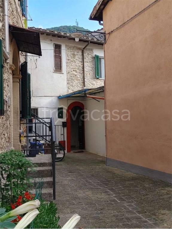 appartamento in vendita ad Arrone