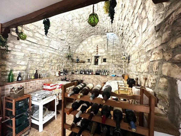 casa indipendente in vendita ad Arrone in zona Colle Sant'Angelo