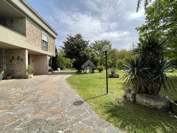 casa indipendente in vendita ad Arrone